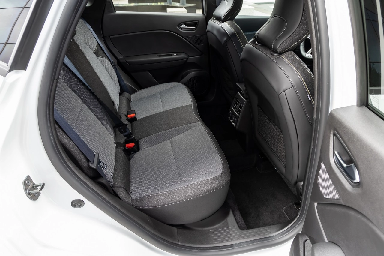 New Renault Captur E Tech full hybrid 145 Techno Arctic White